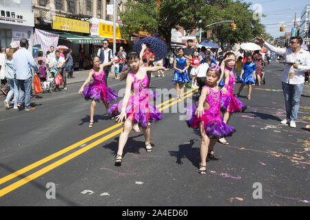 Herbst Mond Cultural Festival & Laternenumzug in der Chinatown von Sunset Park, Brooklyn, New York. Stockfoto