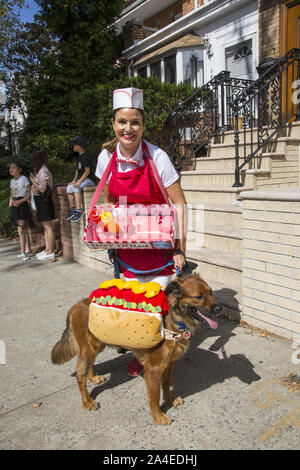 Jährliche Ragamuffin-Parade an der 3rd Avenue in Bay Ridge, Brooklyn, New York City. Stockfoto