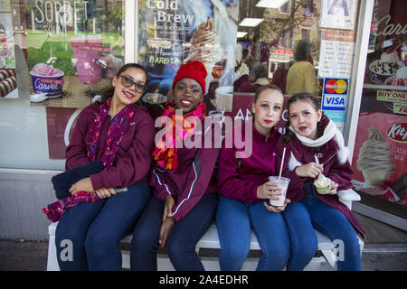 Jährliche Ragamuffin-Parade an der 3rd Avenue in Bay Ridge, Brooklyn, New York City. Stockfoto