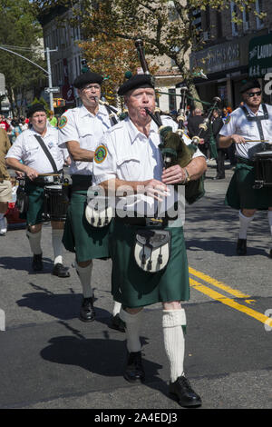 Jährliche Ragamuffin-Parade an der 3rd Avenue in Bay Ridge, Brooklyn, New York City. Stockfoto