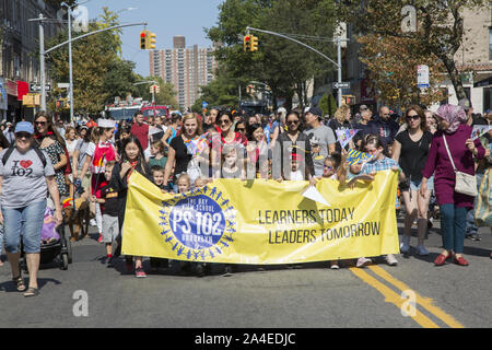 Jährliche Ragamuffin-Parade an der 3rd Avenue in Bay Ridge, Brooklyn, New York City. Stockfoto