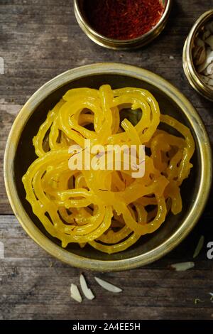 Jalebi/Jilebi-populären indischen Pakistanischen süße während Diwali Festival gemacht, selektiver Fokus Stockfoto