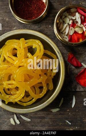 Jalebi/Jilebi-populären indischen Pakistanischen süße während Diwali Festival gemacht, selektiver Fokus Stockfoto