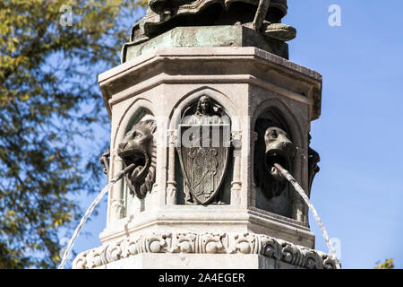 Trier, Deutschland. Die Baldwin Brunnen (Balduinbrunnen), ein Denkmal für Balduin von Luxemburg, Archbishop-Elector Trier gewidmet Stockfoto