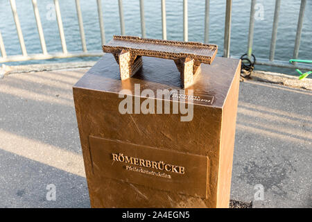 Trier, Deutschland. Die romerbrucke (Römische Brücke), eine alte Brücke über die Mosel aus dem Römischen Reich. Älteste erhaltene Brücke in Deutschland Stockfoto