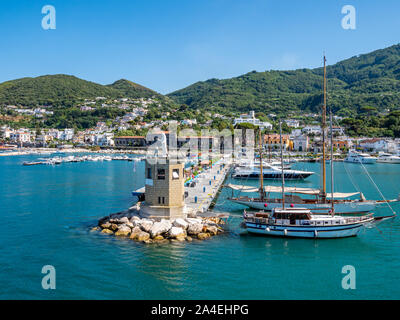 Hafen von Forio auf der Insel Ischia im Golf von Neapel Italien Stockfoto