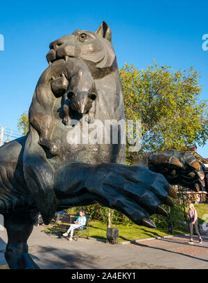 Babr, Tiger Skulptur, Irkutsk Wappen Darstellung von Natalia Bakut & Olga Smirnova, Sibirien, Russland Stockfoto