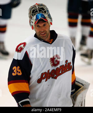 GUILDFORD, England. 13. Oktober: Petr Cech von Guildford Phoenix Ex Arsenal und Chelsea Spieler während National Ice Hockey League zwischen Guildford Phoe Stockfoto