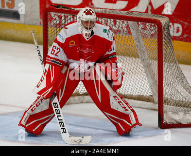 GUILDFORD, England. 13. Oktober: Tyler Perry von Swindon Wildkatzen während National Ice Hockey League zwischen Guildford Phoenix und Swindon Wildkatzen 2 an Stockfoto