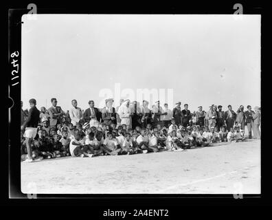 Dritte jährliche Sportveranstaltung der staatlichen Schulen der Jerusalem sub-District, auf Regierung arabische Hochschule Masse (in der Nähe des Government House). Gruppe der Preisträger Stockfoto