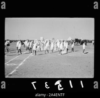 Dritte jährliche Sportveranstaltung der staatlichen Schulen der Jerusalem sub-District, auf Regierung arabische Hochschule Masse (in der Nähe des Government House). Physische bohren Stockfoto