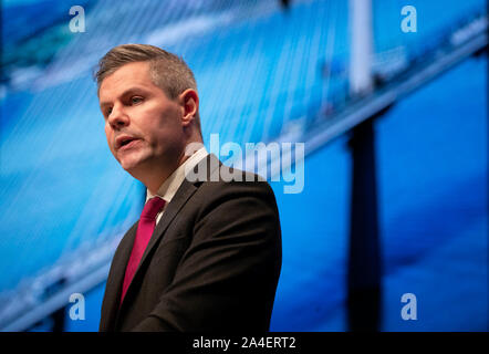 Die ERNEUTE ÜBERTRAGUNG ZUR ÄNDERUNG BILD DATUM Finanzminister Derek Mackay Adressen Delegierten während der 2019 SNP-herbsttagung am Fall Komplex in Aberdeen. Stockfoto