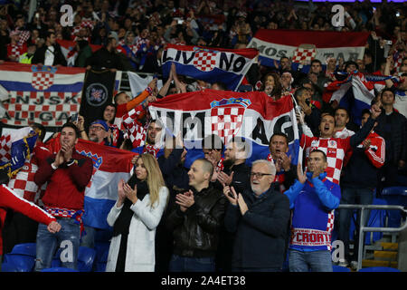 Cardiff, Großbritannien. 13 Okt, 2019. Kroatien Fans auf. UEFA Euro 2020 Qualifier match, Wales v Kroatien in Cardiff City Stadium in Cardiff, South Wales am Sonntag, den 13. Oktober 2019. pic von Andrew Obstgarten/Andrew Orchard sport Fotografie/Alamy live Nachrichten Leitartikel nur mit der Credit: Andrew Orchard sport Fotografie/Alamy leben Nachrichten Stockfoto