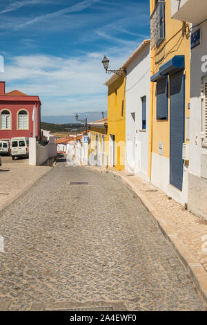 Fliesen- Straße in der historischen Stadt Silves in Portugal, einst die Hauptstadt der Algarve Stockfoto