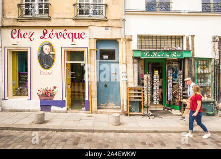 Street Scene vor 'Chez leveque' und 'le Haut du Pavé "Geschenk Shop, Stockfoto