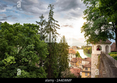 Blick von der Burg mit Altstadt, die Aare und den Thunersee, Thun, Berner Oberland, Schweiz, Europa Stockfoto