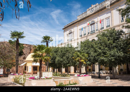 Praça do Municipio Stadtplatz in der Altstadt von Silves in Portugal, einst die Hauptstadt der Algarve Stockfoto