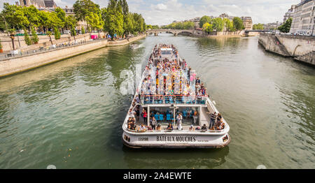 Schiff der bateaux-mouches Flotte Stockfoto