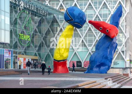 "Die fantastische Figuren Skulptur des Künstlers Joan Miro 1977 VOR DEM Einkaufszentrum Quatre Temps, PARIS - LA DÉFENSE, Puteaux, Frankreich Stockfoto