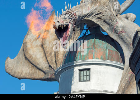 Gringotts feuerspeiende Drachen, der Winkelgasse, Zauberwelt von Harry Potter, Universal Studios Resort, Orlando, Florida, USA Stockfoto