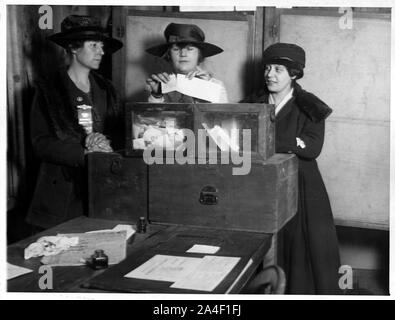 Drei suffragists Stimmen in New York City ( Stockfoto
