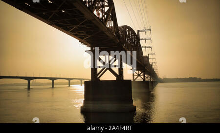 Hardinge Brücke, eine stählerne Eisenbahnbrücke über den Fluss Padma. Stockfoto