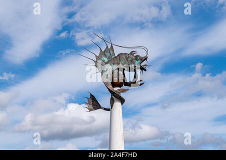 Das Barbican Garnelen fisch Skulptur, den Hafen von Plymouth, Devon, August 2019 Stockfoto