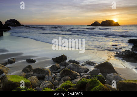 Pacific Ocean Beach Sonnenuntergang mit Seal Rocks aus gesehen die Sutro-bäder Stockfoto