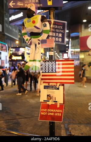 Hong Kong. 14 Okt, 2019. Mehr als 130.000 Demonstranten versammelten sich zu einer friedlichen Kundgebung in Central District, Hongkong. Aufruf an die USA die Hongkong Menschenrechte und Demokratie Act von 2019, dass die sanktion Beamte, die die Rechte der Menschen in Hongkong untergraben würde. Quelle: David Coulson/Alamy leben Nachrichten Stockfoto