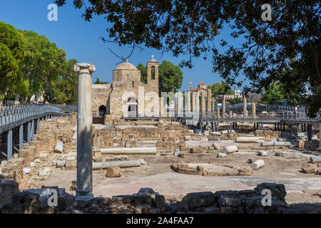 Blick auf die Kirche Panagia Chrysopolitissa (Agia Kyriaki), Paphos, Zypern, Griechenland Stockfoto