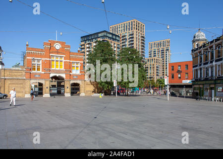 Die Royal Arsenal der öffentliche Raum, Ort der Farmers Market, Woolwich, London SE18 Stockfoto