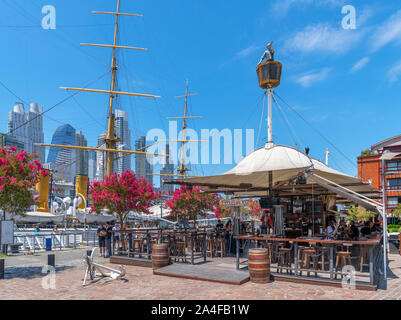 The Kraken, Bar, Bar am Wasser in Puerto Madero in der Nähe in der Nähe des Museums Schiff ARA Presidente Sarmiento, Buenos Aires, Argentinien Stockfoto