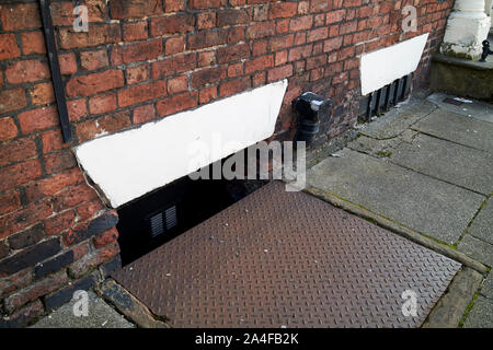 Über dem Untergeschoss Fenster eines georgianischen Stadthaus Rodney Street Liverpool England UK abgedeckt Stockfoto