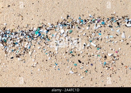 Micro Kunststoffe an Land Waschen am Strand in Hawaii, USA Stockfoto