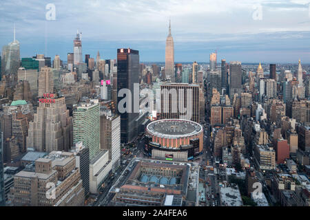 NEW YORK CITY, NY - 5. Oktober 2019: Luftaufnahme der Madison Square Garden in Manhattan, New York City, NY, USA, West suchen. Stockfoto