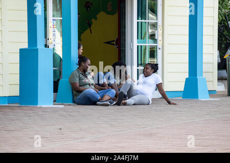 Mahagoni Bucht Kreuzfahrt Schiff aufhalten, Roatan, Honduras Stockfoto