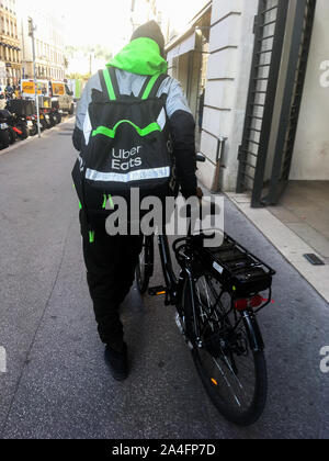 Uber ißt Mahlzeit Befreier, Lyon, Frankreich Stockfoto