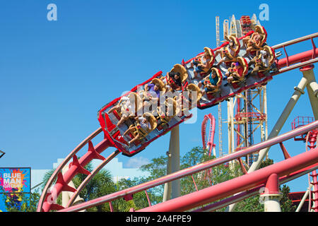 Hollywood Rip Ride Rockit, Menschen auf der Achterbahn, Universal Studios Resort, Orlando, Florida, USA Stockfoto