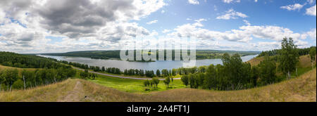 Sommer Fluss Landschaft, Blick auf den Fluss Tom aus der Höhe, Sibirien, Russland Stockfoto