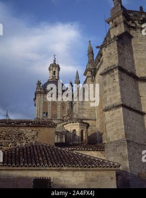 TORRE BARROCA DE LA CATEDRAL DE CORIA - Siglo XVIII. Autor: Lara CHURRIGUERA MANUEL. Lage: CATEDRAL DE SANTA MARIA DE LA ASUNCIÓN. Cória. CACERES. Spanien. Stockfoto