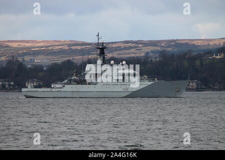 HMS Tyne (P281), ein Batch 1 River-class Patrol Schiff der Royal Navy betrieben, vorbei an wemyss Bay während der Übung gemeinsame Krieger 16-1. Stockfoto