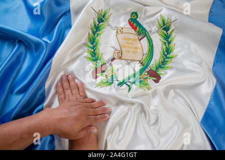 Guatemala Fahne winken - Ansicht von oben - Tag der Unabhängigkeit in Guatemala Stockfoto