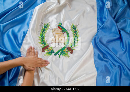 Guatemala Fahne winken - Ansicht von oben - Tag der Unabhängigkeit in Guatemala Stockfoto