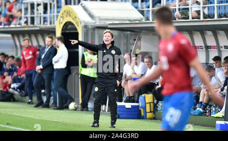 Uherske Hradiste, Tschechien. 14 Okt, 2019. Trainer von Schottland SCOT GEMMILL in Aktion während der U-21-Fußball 4. Gruppe nähere Bestimmung der Tschechischen Republik vs Schottland in Uherske Hradiste, Tschechien, 14. Oktober 2019. Credit: Dalibor Gluck/CTK Photo/Alamy leben Nachrichten Stockfoto