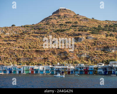Eine Ansicht vom Meer Wasser Klima Milos farbenfrohen farbenfrohen Fischerdorf am Rande des Mittelmeers Stockfoto