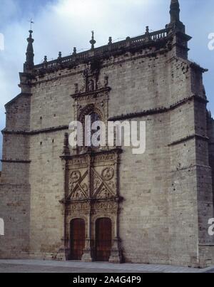 PUERTA DEL PERDON EN LA FACHADA OCCIDENTAL DE LA CATEDRAL DE CORIA - SIGLO XVI-ESTILO PLATERESCO. Autor: PEDRO DE IBARRA. Lage: CATEDRAL DE SANTA MARIA DE LA ASUNCIÓN. Cória. CACERES. Spanien. Stockfoto