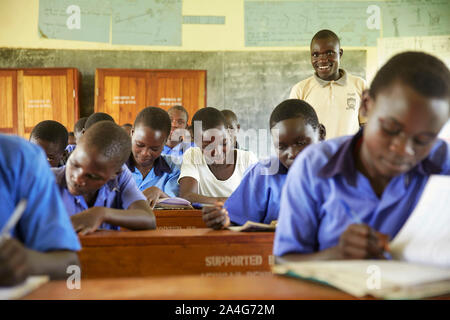 Uganda Oeganda Nwoya Schule Kinder lernen 3-06-2016 Foto: Jaco Klamer Stockfoto