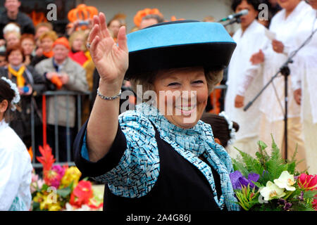 Nederland Hoogeveen Königin Beatrix (jetzt Prinzessin) am Tag der Königin 30-04-2002 Foto: Jaco Klamer Stockfoto