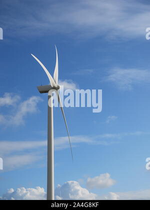 Windkraftanlagen im landwirtschaftlichen Bereich der Niederlande Stockfoto