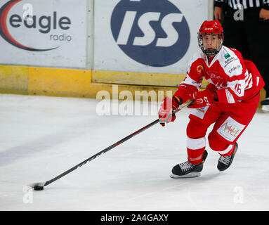 GUILDFORD, England. 13. Oktober: Jay Warren während National Ice Hockey League zwischen Guildford Phoenix und Swindon Wildkatzen 2 bei Guildford Spectrum Stockfoto